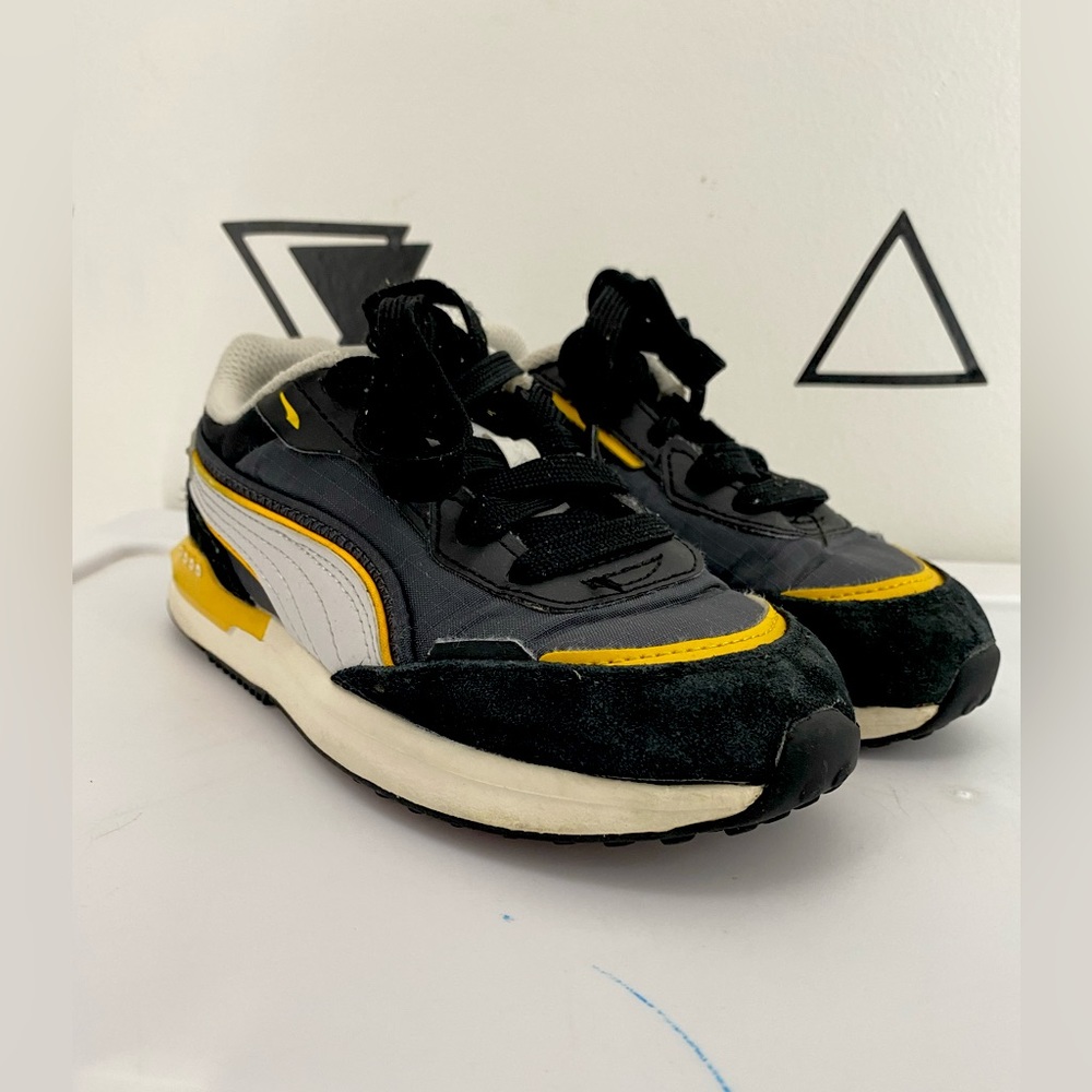 ❤️PRE OWNED 💥Puma Kid's City Rider Electric Sneakers ❗️
